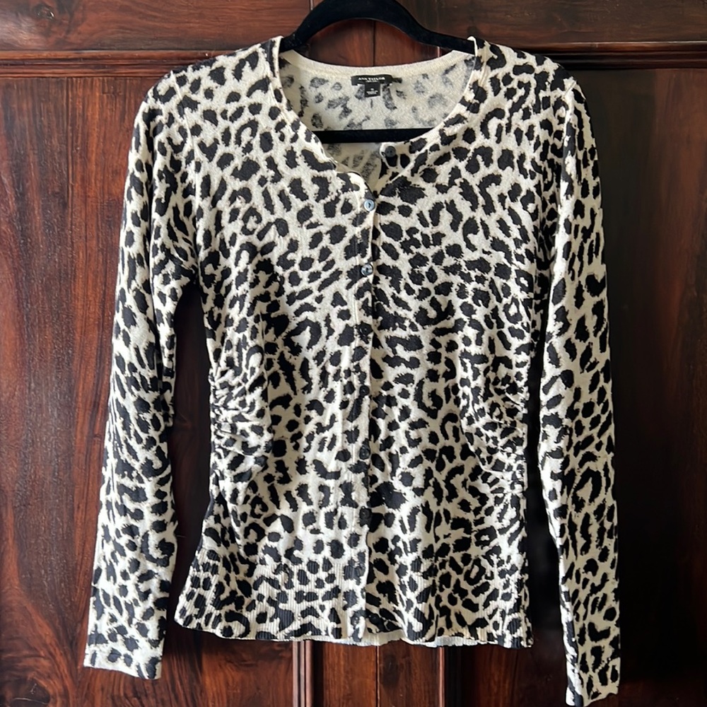ANN TAYLOR - Animal Print Side-Rusched Button Front Sweater - S